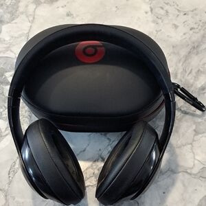 ***Lowered***Beats Black Wireless Headphones with Case and Charger